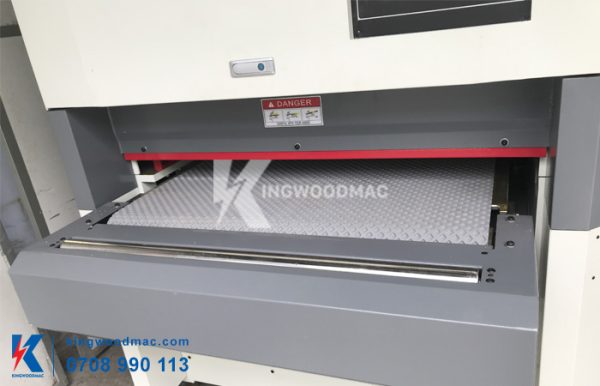 băng tải chà nhám thùng | KINGWOODMAC