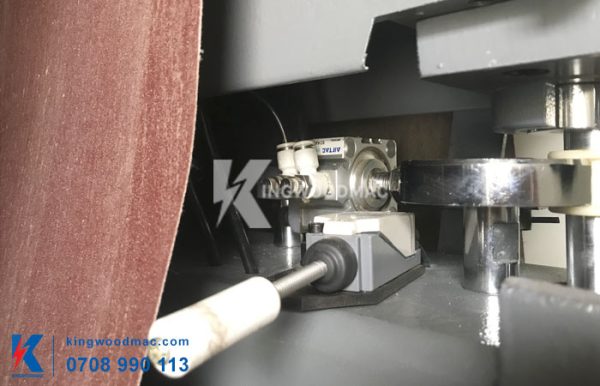 MÁY CHÀ NHÁM THÙNG 3 TRỤC - KW 1000RRR công tắc hành trình | kingwoodmac