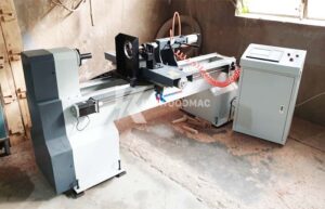 Giao máy tiện song cầu thang khổ 1m tại Bình Dương