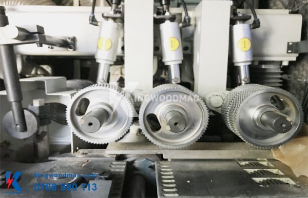 MÁY BÀO 4 MẶT PHÔI GỖ TỰ ĐỘNG - KWVK B416 Trục bào mặt dưới máy bào 4 mặt phôi gỗ tự động KWVK B416 | Kingwoodmac