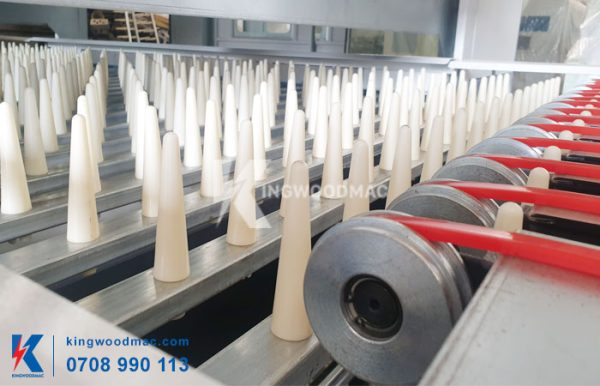 Hệ thống băng tải đưa phôi | Kingwoodmac