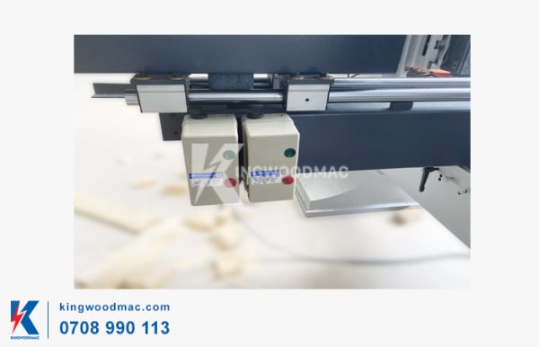 Nút nhấn khởi động lưỡi cưa - dao phay máy cắt 2 đầu gỗ tự động KW 424R | Kingwoodmac