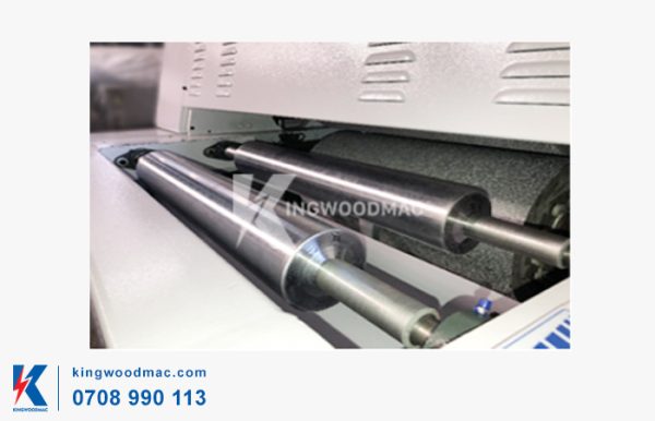 Rulo cuốn phôi ra máy cán vân da cá đuối KWBY 650DGP | Kingwoodmac