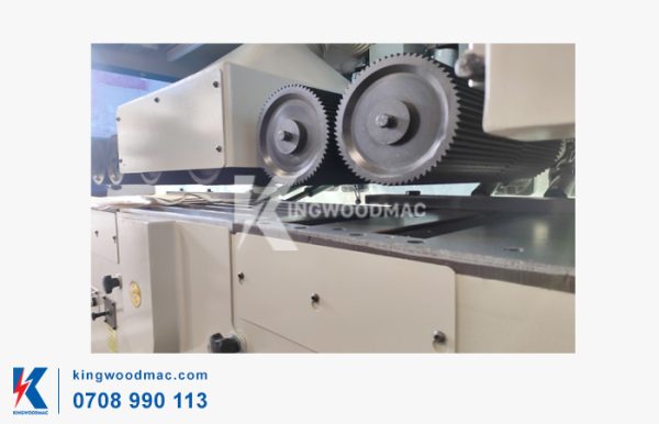 Rulo đè đưa phôi máy cưa rong nhiều lưỡi KW 3200 | kingwoodmac