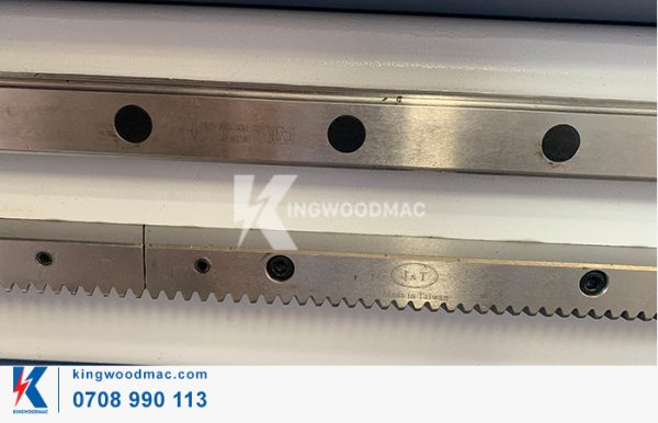 MÁY PHAY CNC NESTING CẤP PHÔI TỰ ĐỘNG - KW 1325 R1B AL Ray dẫn hướng thanh trượt máy phay cnc nesting cấp phôi tự động KW 1325 R1B AL | Kingwoodmac
