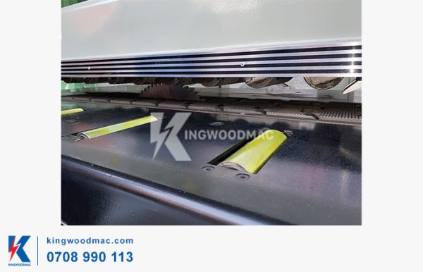 MÁY CƯA RONG NAN CẠNH THẲNG - KWVK 18I Rulo hỗ trợ đưa phôi máy cưa rong nan | Kingwoodmac