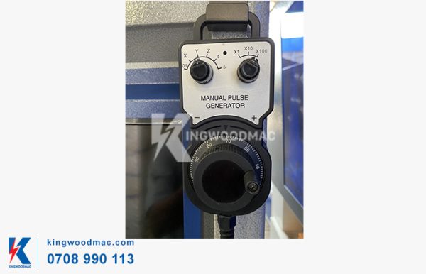 MÁY PHAY CNC NESTING CẤP PHÔI TỰ ĐỘNG - KW 1325 R1B AL Tay quay máy phay cnc nesting cấp phôi tự động KW 1325 R1B AL | Kingwoodmac