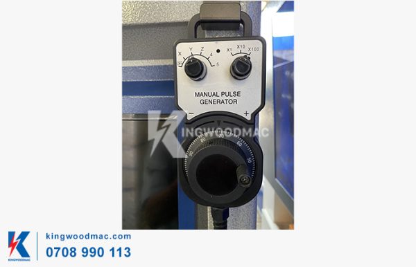 MÁY PHAY CNC ROUTER 1 ĐẦU ĐA NĂNG - KW 1325 R1 Tay quay máy phay cnc tự động | Kingwoodmac