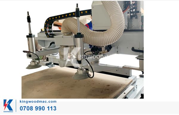 MÁY PHAY CNC ROUTER 4 ĐẦU – KW 1325A4/KW 1528A4 Thiết bị gắp ván máy phay cnc router 4 đầu KW 1325 A4 | Kingwoodmac