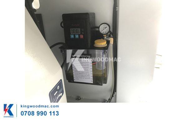 Bơm nhớt tự động của máy dán cạnh nẹp gỗ tự động - KW 360 WS AF | Kingwoodmac