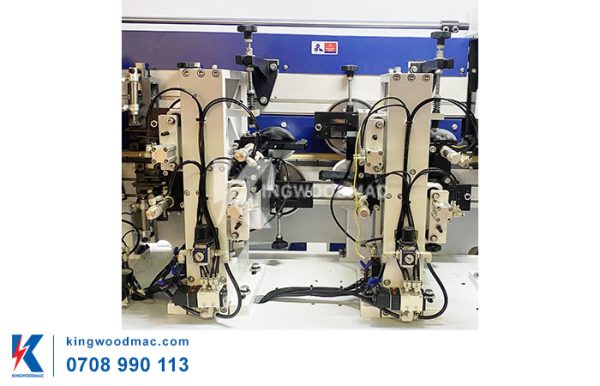 MÁY CẮT XÉN DÁN CẠNH TỰ ĐỘNG BĂNG TẢI DÂY ĐAI - MICHAEL 4CRB Cụm cạo keo của máy cắt xén dán cạnh tự động băng tải dây đai - MICHAEL 4CRB | Kingwoodmac