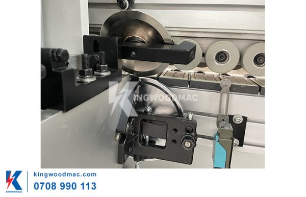 Cụm cạo keo của máy dán cạnh 7 chức năng tự động - KW 450 | Kingwoodmac