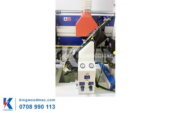 MÁY CẮT XÉN DÁN CẠNH TỰ ĐỘNG BĂNG TẢI DÂY ĐAI - MICHAEL 4CRB Cụm cắt đầu đuôi của máy cắt xén dán cạnh tự động băng tải dây đai - MICHAEL 4CRB | Kingwoodmac