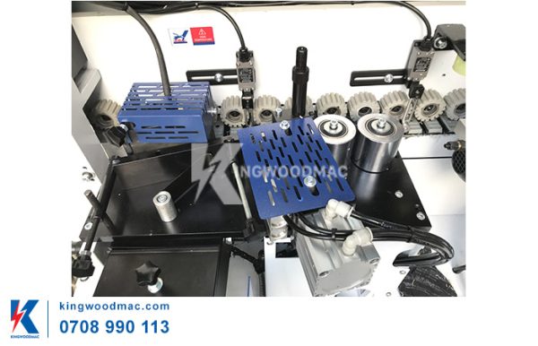 Lăn keo-ép nẹp của máy dán cạnh 4 chức năng tự động - KW 528E | Kingwoodmac