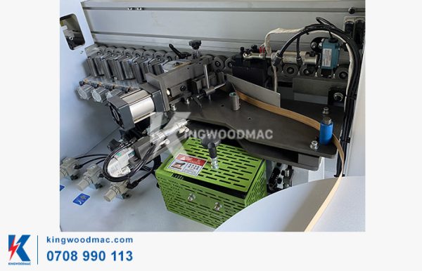 Lăn keo - ép nẹp của máy dán cạnh thẳng tự động - KWBL 450M | Kingwoodmac