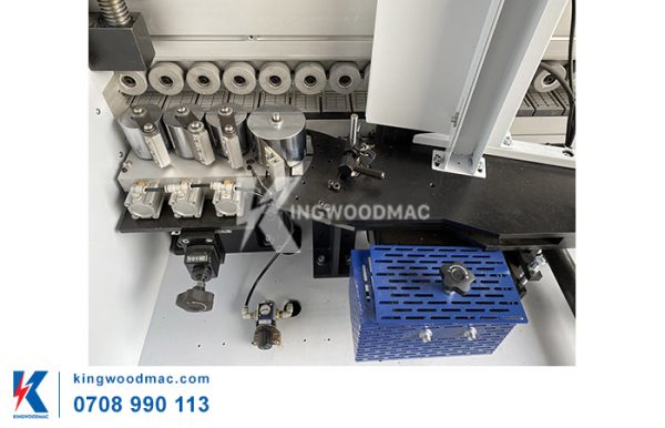 Lăn keo ép nẹp của máy dán cạnh nẹp gỗ tự động - KW 360 WS AF | Kingwoodmac