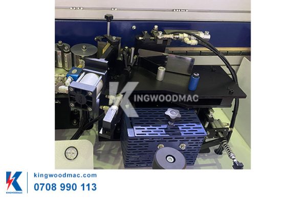 MÁY CẮT XÉN DÁN CẠNH TỰ ĐỘNG BĂNG TẢI DÂY ĐAI - MICHAEL 4CRB Nồi keo 1 của máy cắt xén dán cạnh tự động băng tải dây đai - MICHAEL 4CRB | Kingwoodmac