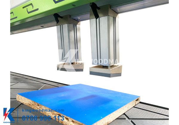 Ben kẹp dữ phôi máy khoan ngang 2 đầu định vị laser KWCK 3000 2 | Kingwoodmac