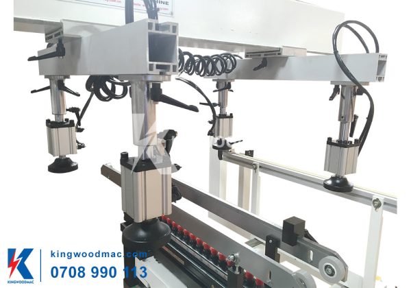 MÁY KHOAN LIÊN KẾT 3 ĐẦU - KW 21T3 Ben kẹp dữ phôi máy khoan liên kết 3 đầu - KW 21T3 | Kingwoodmac