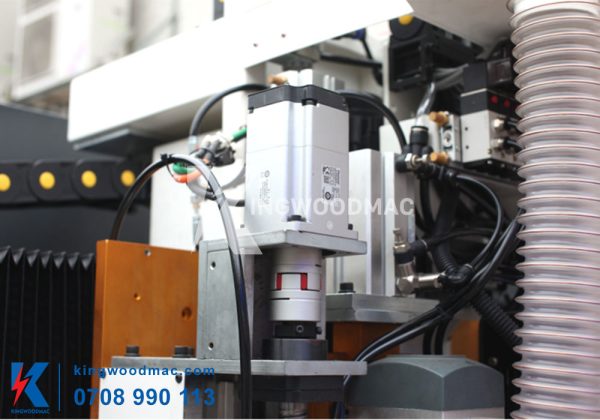 MÁY KHOAN GỖ CÔNG NGHIỆP 6 MẶT - KW 612S Động cơ servo máy khoan gỗ công nghiệp 6 mặt - KW 612S | Kingwoodmac