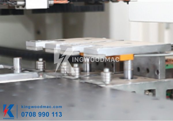 MÁY KHOAN GỖ CÔNG NGHIỆP 6 MẶT - KW 612S Kẹp cấp phôi máy khoan gỗ công nghiệp 6 mặt - KW 612S | Kingwoodmac