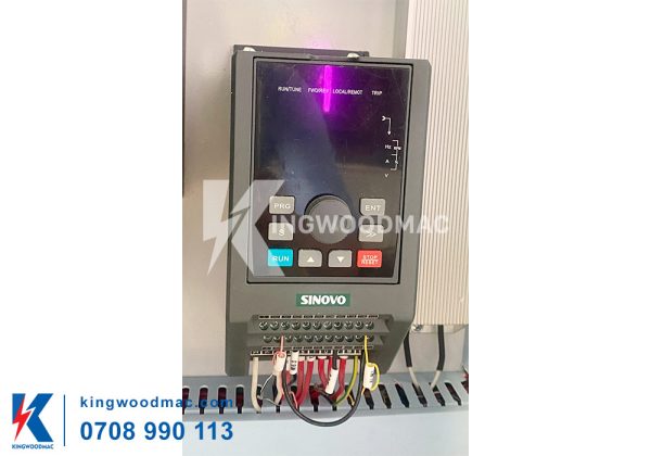 Biến tần SINOVO máy tiện cnc 1 trục có chạy rãnh - QHCW 1520 AF | Kingwoodmac