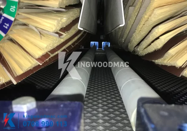 Rulo tì phôi máy chà nhám chổi thùng 9 trục | Kingwoodmac