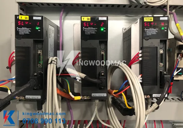 MÁY CNC TRUNG TÂM 3D 4 TRỤC 2 BÀN THAY DAO TỰ ĐỘNG - KW 4AXIS ATC1 Driver servo máy CNC trung tâm 3D 4 trục 2 bàn thay dao tự động | Kingwoodmac