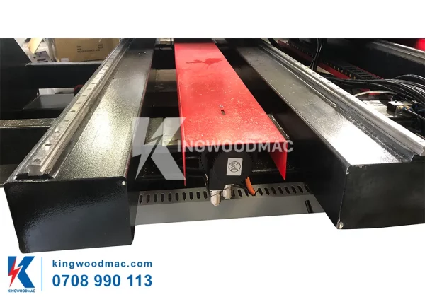 MÁY CNC TRUNG TÂM 3D 4 TRỤC 2 BÀN THAY DAO TỰ ĐỘNG - KW 4AXIS ATC1 Ray trượt dẫn hướng bàn làm việc máy CNC trung tâm 3D 4 trục 2 bàn thay dao tự động | Kingwoodmac