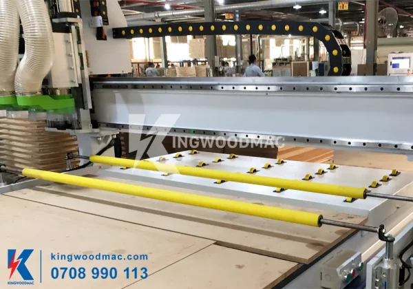 MÁY PHAY CNC ROUTER 4 ĐẦU – KW 1325A4/KW 1528A4 Rulo tì phôi máy phay cnc router 4 đầu | Kingwoodmac