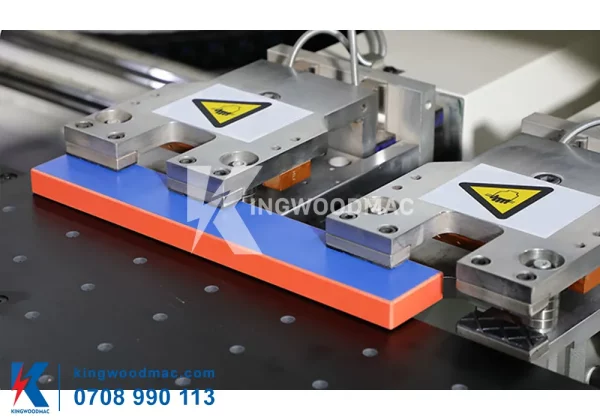 Kẹp đưa phôi tự động máy khoan CNC 6 mặt thay dao tự động | Kingwoodmac