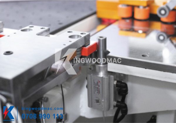 MÁY KHOAN 6 MẶT VÁN CNC - KW 612HZ Kẹp canh phôi máy khoan 6 mặt ván cnc | Kingwoodmac